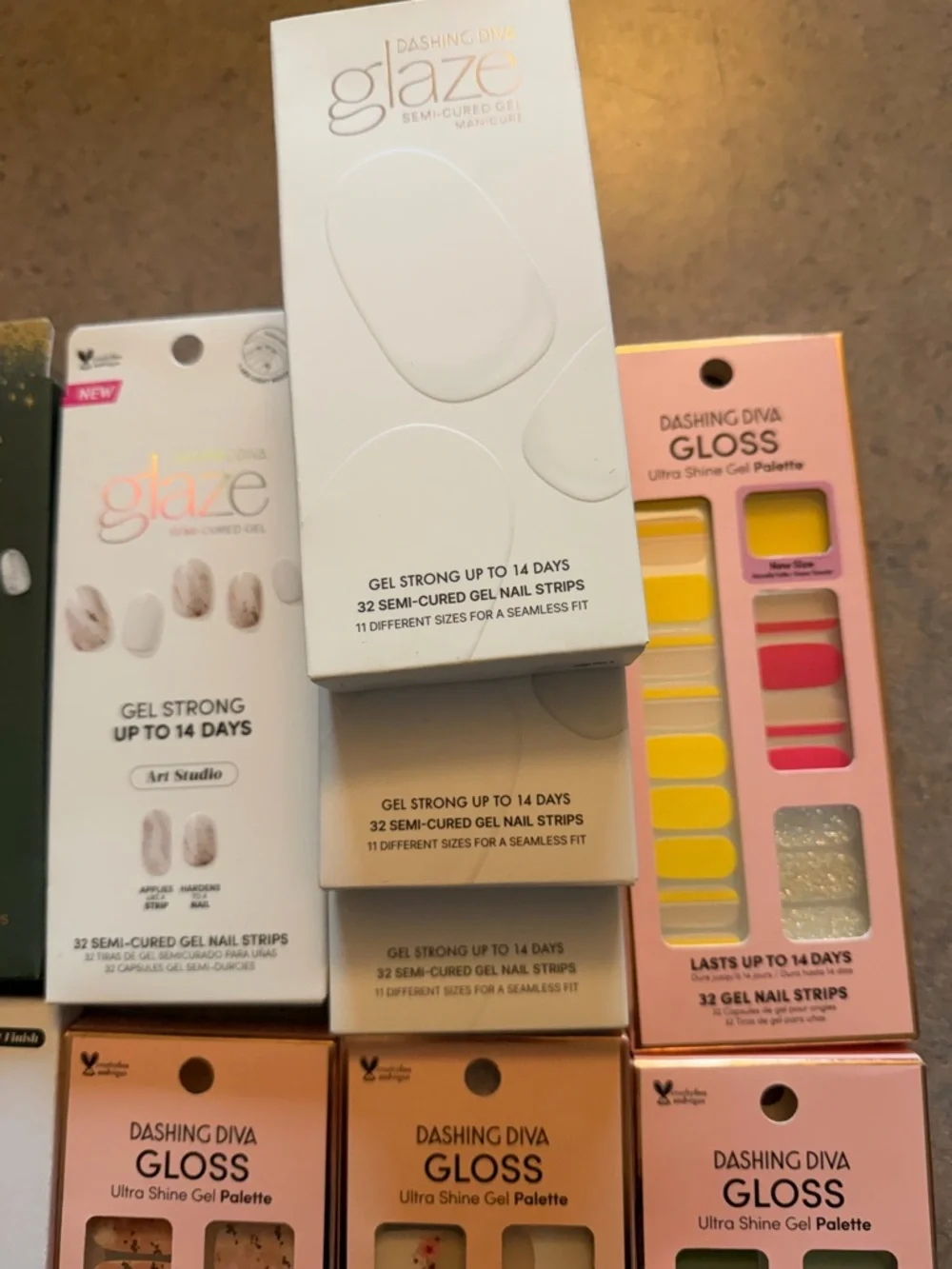 LOT of 16 new Dashing Diva gel strips and new mini led lamp!